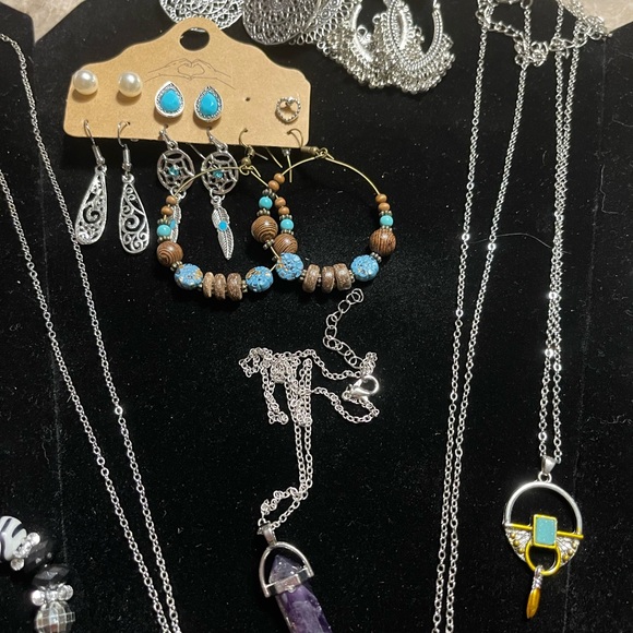 NECKLACE $14, Earring sets $12, Key Chain $7 MESSAGE BEFORE PURCHASE - Picture 3 of 6